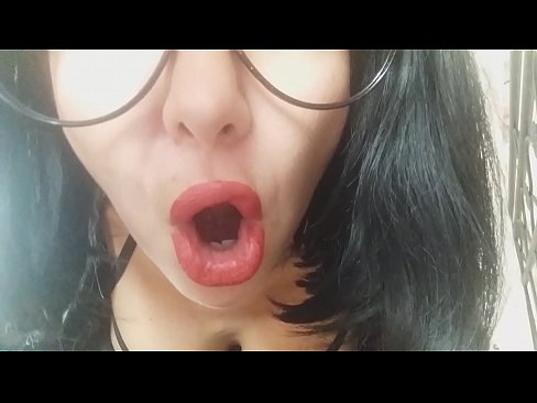 ❤️ ハニー、義理の母が今日は学校に行かせてくれないの...。って、そんなことあるわけないだろ...。 ️❌ セックスビデオ ❌️❤