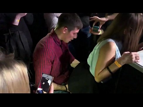 ❤️ ロシアのナイトクラブでリアルセックス。18歳のロシア人少女がナイトクラブで肛門と膣を犯される ️❌ セックスビデオ ❌️❤